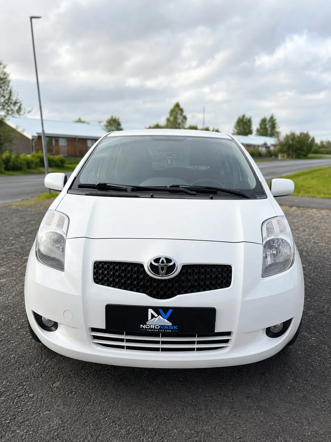 Toyota Yaris exterior wash — NordVask mobile service